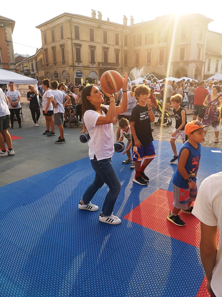 Gallarate l’assessore Claudia Mazzetti in tour tra le associazioni sportive&nbsp;locali.